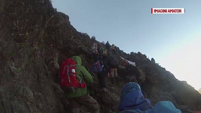 Doi romani au urcat, pe jos, pe muntele Kilimanjaro in conditii extreme. Unul dintre ei suferise un transplant pulmonar
