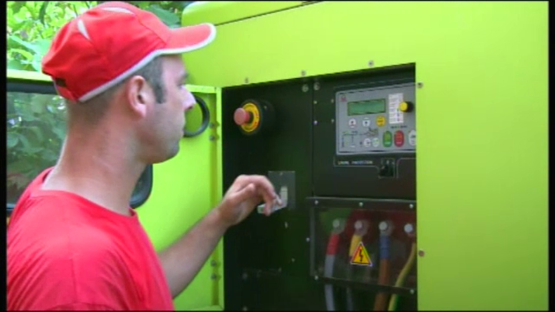 Penele de curent, frecvente pe vreme de canicula. Sfaturile distributorilor de electricitate pentru a nu ramane pe intuneric