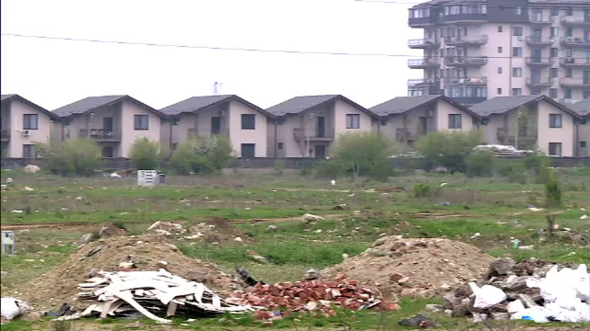 Problemele intalnite de cei care s-au mutat in noile zone rezidentiale. "Trotuare nu, trecere de pietoni nu, nimic nu e aici"