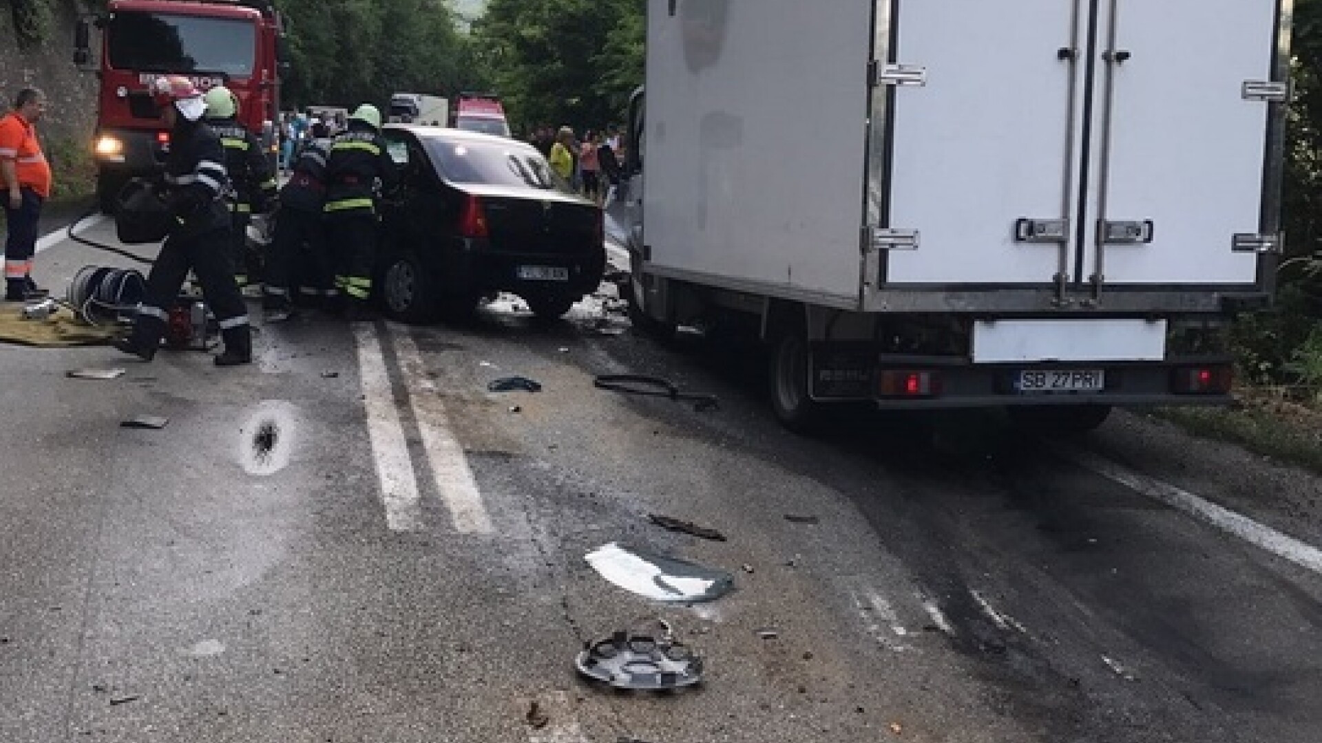 Accident grav pe Valea Oltului: 1 mort si 3 raniti. Traficul a fost blocat