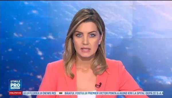 Cel putin o persoana a fost lovita de trasnet, iar cateva mii de case au ramas fara curent in urma unei furtuni in Moscova