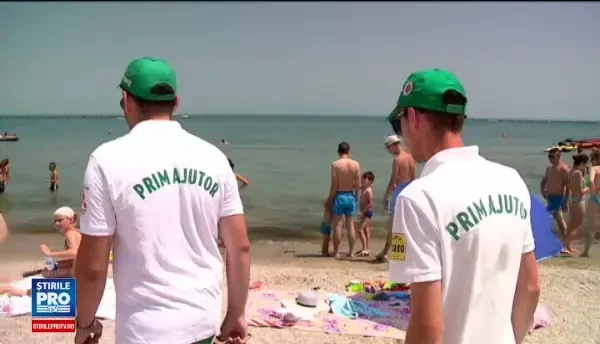 Desi erau radiatii periculoase si 50 de grade, turistii au ales sa ramana pe plaja. Sunt putine zile, trebuie sa profitam