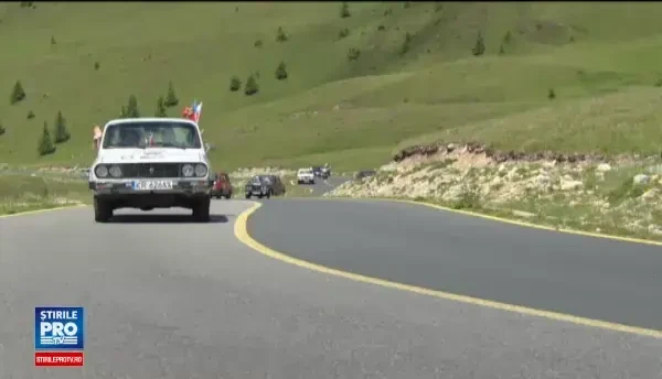 Un grup de turisti polonezi a plecat cu Dacii din anii '70 spre Constanta. Daca geamul e deschis, e si aer conditionat