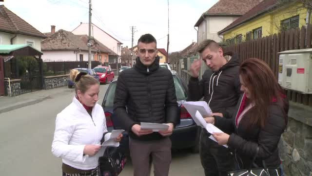 Doi soti din Romania, tratati ca niste sclavi dupa ce au ajuns la munca in Spania. "Nu puteam sta pe genunchi sau sprijiniti"