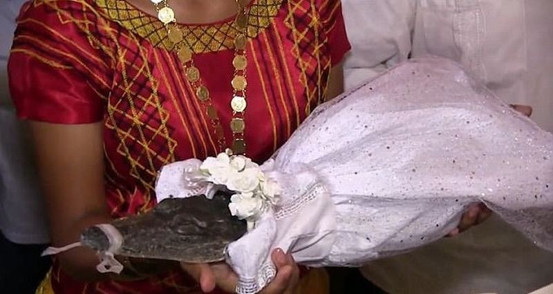 Ceremonie bizara oficializata in Mexic: un pescar s-a casatorit cu un crocodil. De ce a recurs la un asemenea gest. VIDEO