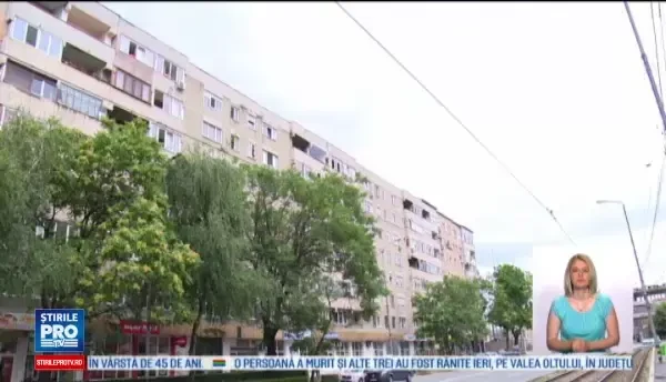 Tanara de 21 de ani, gasita decedata in fata blocului, dupa ce ar fi cazut de la etajul 4. De ce ar fi intrat in panica