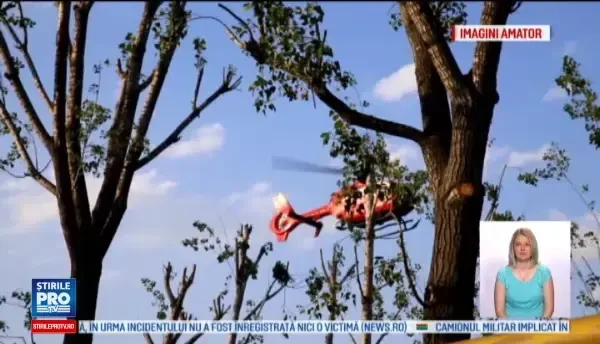 Trei persoane au fost ranite, dupa ce o masina a ajuns pe contrasens si s-a ciocnit de un microbuz. Soferul ar fi adormit