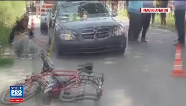 Trei turisti englezi, loviti de o masina in Tulcea, in timp ce mergeau pe biciclete. Unul dintre ei a murit