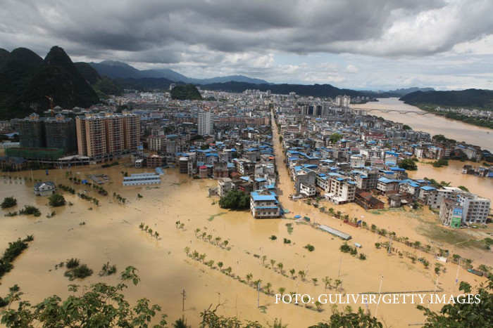 Inundatii catastrofale, in sudul Chinei. 15 oameni au murit, sute de mii au fost evacuati