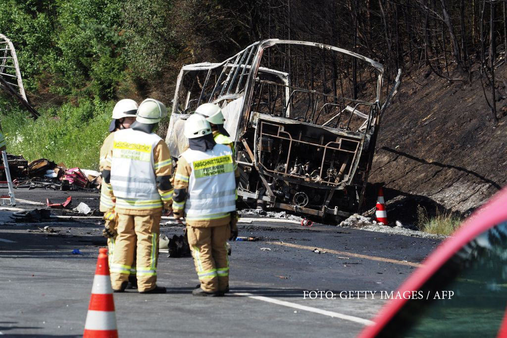 Accident grav pe o autostrada din Germania. 17 oameni sunt dati disparuti si politia crede ca au ars de vii intr-un autocar