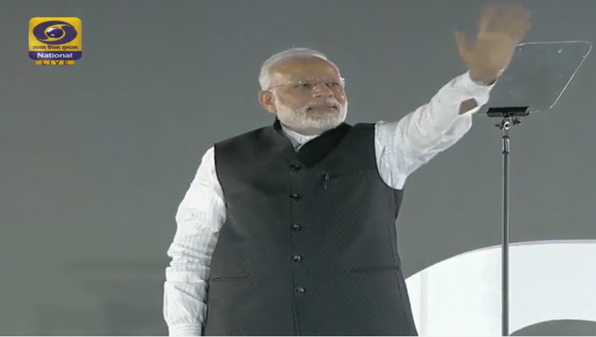 Stupoare in India. Premierul Narendra Modi si-a incheiat discursul despre noile taxe pe muzica din Razboiul Stelelor. VIDEO