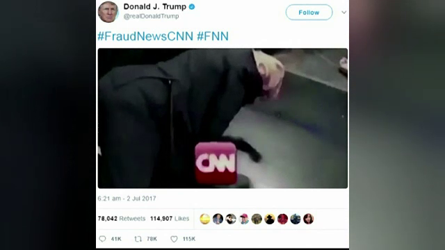 Clipul distribuit de Donald Trump pe Twitter, vechi din 2007. Cum a fost modificat momentul in care loveste logo-ul CNN