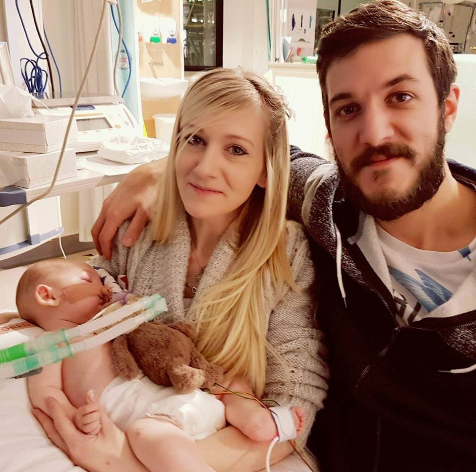 Charlie Gard s-a stins din viata cu o saptamana inainte de a implini un an. Mama: "Suntem mandri de tine, Charlie"