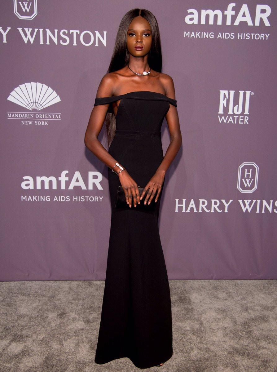 Un model din Sudanul de Sud a uimit pe toata lumea cu infatisarea sa de papusa. "Nu cred pana cand nu o vad in carne si oase"