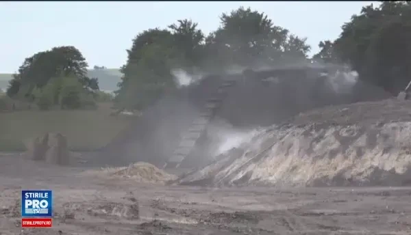 Singurul loc din Romania in care se produce carbune pentru gratar. Cati bani castiga cei care mai cunosc mestesugul