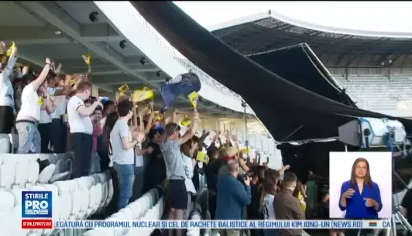 Doi actori celebri de la Hollywood filmeaza la Cluj, alaturi de echipa de fotbal Sanatatea. Romania este minunata