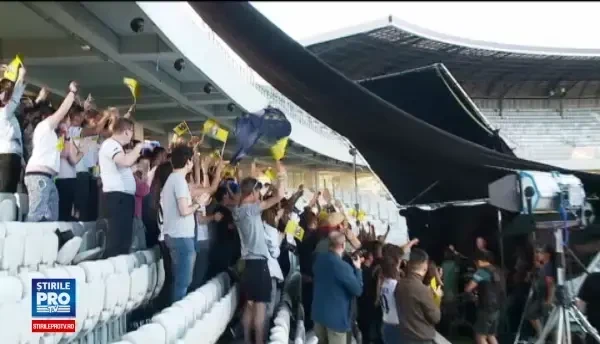 Doi actori celebri de la Hollywood filmeaza la Cluj, alaturi de echipa de fotbal Sanatatea