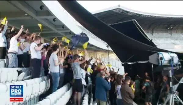 Doi actori celebri de la Hollywood filmeaza la Cluj, alaturi de echipa de fotbal Sanatatea. Romania este minunata