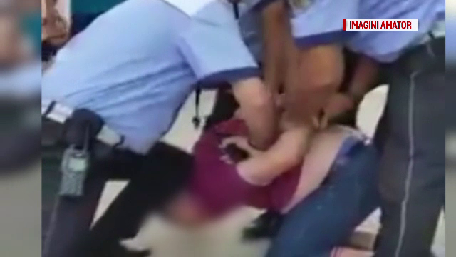 Un sofer de TIR extrem de agresiv a fost incatusat cu forta de politisti, la marginea Pitestiului. De la ce a pornit totul