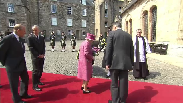 Regina Elisabeta a II-a a trecut printr-o experienta inedita, in Scotia. Ce s-a intamplat cand s-a apropiat de un ponei