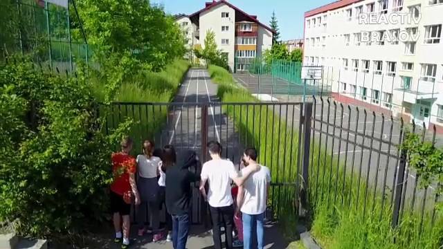 Masurile absurde luate de scoli ii indeamna pe elevi la sedentarism. De ce sunt inchise vara terenurile de sport