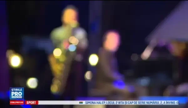 Iubitorii de jazz din Bucuresti se intalnesc in Piata George Enescu. Muzica este o solutie pentru foarte multe lucruri.