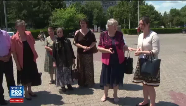 Preotul Pomohaci, inregistrat facandu-i avansuri sexuale unui adolescent, sustinut si la Galati: Omul asta a facut minuni