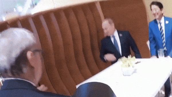 GIF Trump - Putin G20