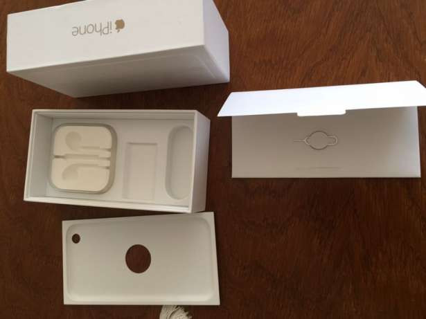 A comandat pe internet un iPhone 6 si a primit un colet cu doua ciocolate. Ce a primit barbatul care a cumparat un Samsung