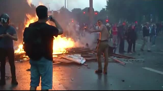 Manifestatii violente la Hamburg, impotriva summitului G20. Peste 100 de politisti au fost raniti in ciocnirile cu activistii
