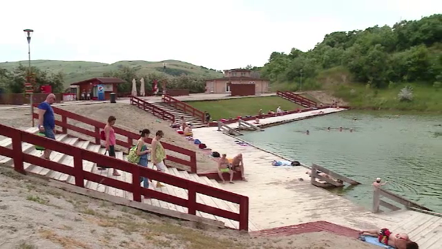 Statiunea Baile Cojocna, odata perla judetului Cluj, tine turistii la distanta: "Ei suna si intreaba de cazare, dar nu avem"