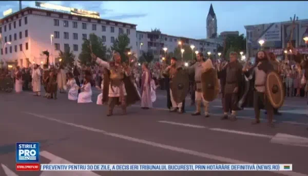 Strigate de lupta si sunete de cimpoi. A inceput Festivalul Medieval la Oradea, iar in Bacau defileaza dacii si romanii