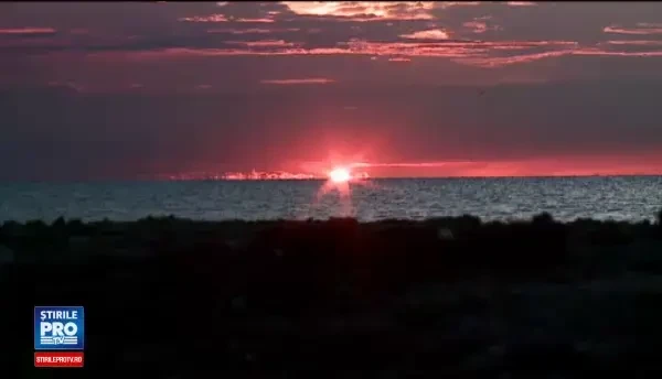 Tinerii au ramas pe plaja dupa Neversea si au admirat rasaritul. Am baut cafele si energizante si mai pot