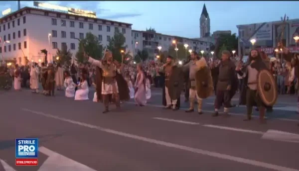 Strigate de lupta si sunete de cimpoi. A inceput Festivalul Medieval la Oradea, iar in Bacau defileaza dacii si romanii