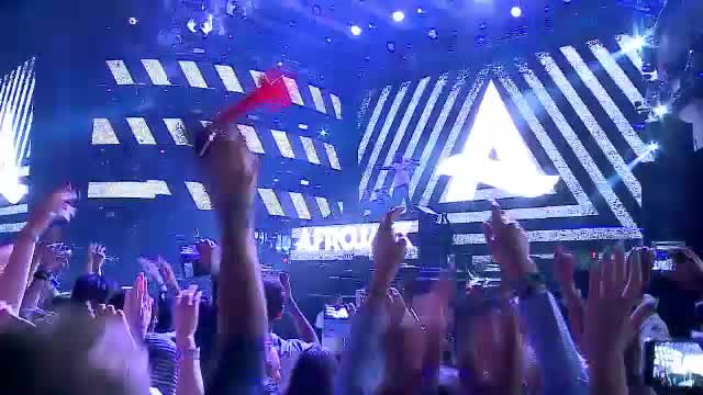 Peste 53.000 de oameni, in a doua zi a Festivalului Neversea. Mesajul lui Afrojack pentru fanii din Romania