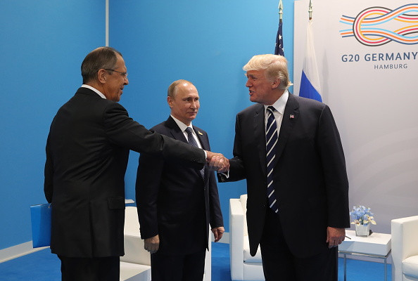 "Trump i-a inmanat o victorie uimitoare lui Putin." Presa internationala analizeaza "greseala" comisa de liderul american