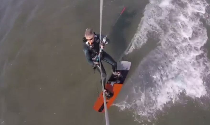 Regele Phillipe al Belgiei s-a filmat in timp ce facea kitesurfing in Marea Nordului