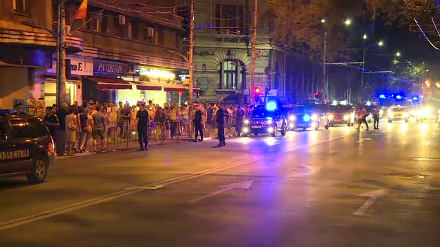 Peste 400 de oameni au manifestat pentru independenta justitiei, in Piata Victoriei. Mesajul pentru DNA