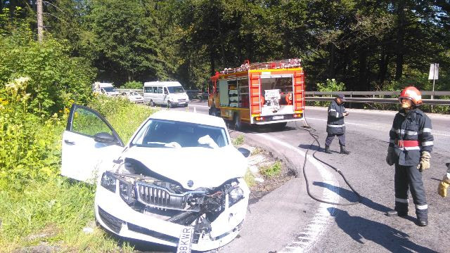 Doua autoturisme si un autocar cu turisti din Taiwan, implicate intr-un accident pe DN1, la Predeal