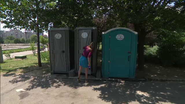 Toaletele publice, o afacere murdara. Nu sunt WC-uri suficiente, iar cele existente sunt "ocupate" de sute de bacterii