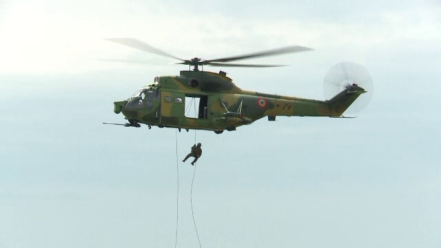 Prima zi de recrutare pentru persoanele care vor sa ajunga in Armata. Cati bani primesc cei care sunt acceptati