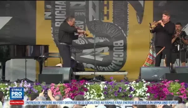 Duminica seara cu concert de jazz in piata George Enescu sau acrobatii, in Bucuresti. Sunt placut impresionata