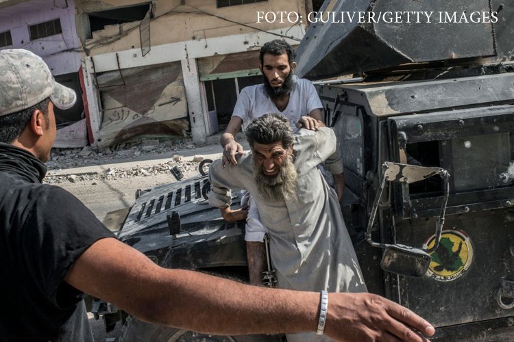 jihadist prins de fortele speciale iakiene in timpul batalie pentru mosul