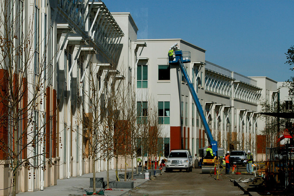 Facebook intra pe piata imobiliara si construieste un “sat social”. Google si Apple au acelasi plan