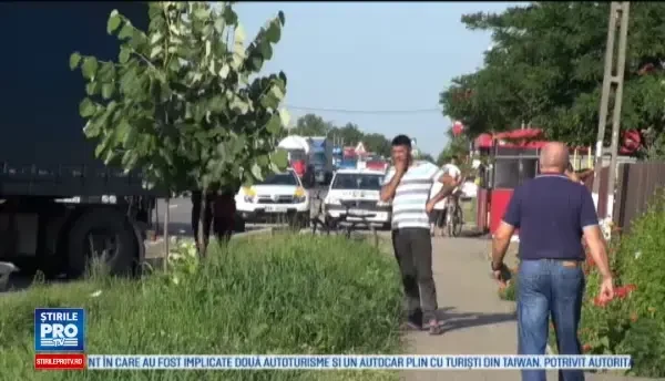 O persoana a murit, iar alte sase sunt la spital, dupa ce un TIR a lovit in plin doua masini care circulau regulamentar