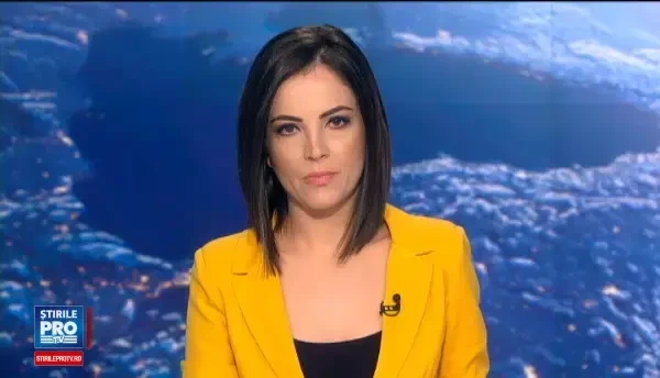 A vrut sa evite un caine si s-a rasturnat pe marginea drumului. Masina a luat foc imediat