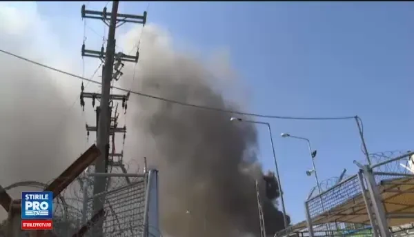 Incendiu puternic intr-o tabara de migranti din Lesbos. Cum sa mananci orez nefiert si sa dormi pe jos?