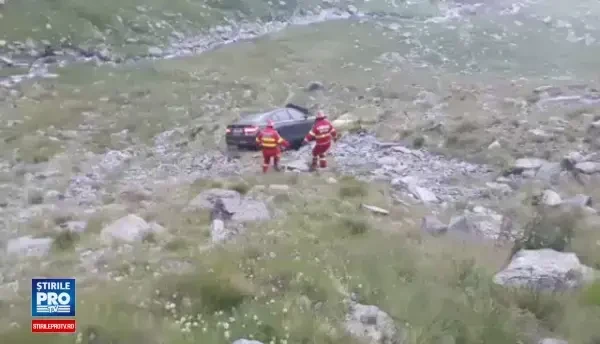 Au ramas fara masina din cauza unei poze cu Transfagarasanul. Ce au uitat sa faca inainte sa se dea jos