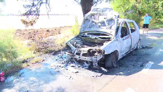 Alerta pe DN 69, dupa ce o masina a luat foc in mers. De la ce a pornit incendiul