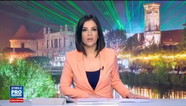 Mirabela Dauer si Corina Chiriac, primite cu caldura de tinerii prezenti la Electric Castle